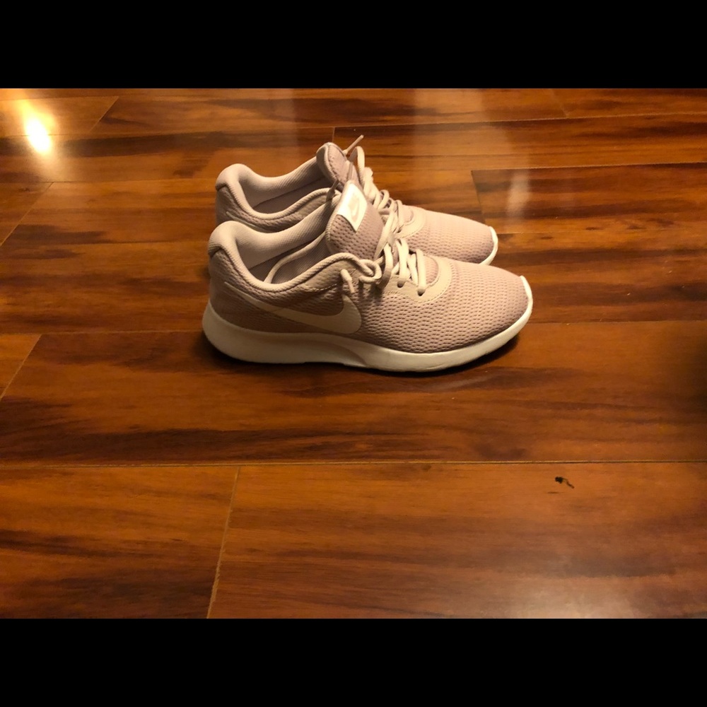 Nike Tanjun